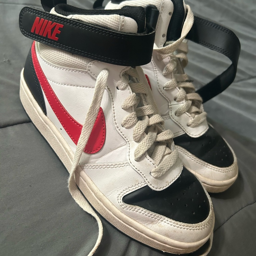 Boys Nike tennis shoes
